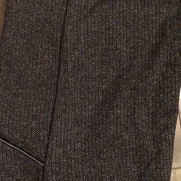 Grey lululemon leggings - size 4 - Picture 2 of 4